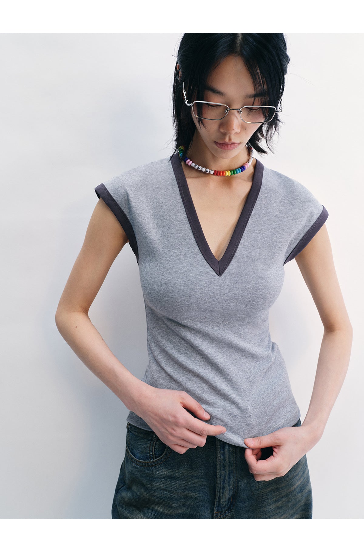 Contrast V-Neck Fit Tee