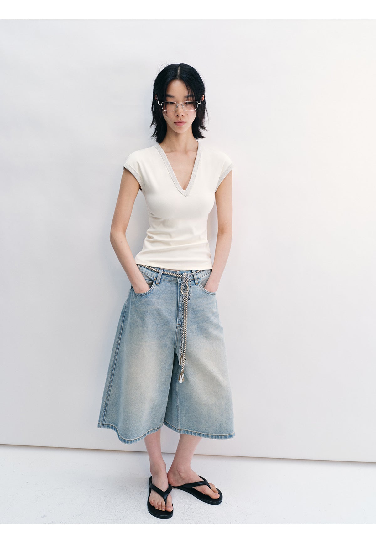 Contrast V-Neck Fit Tee