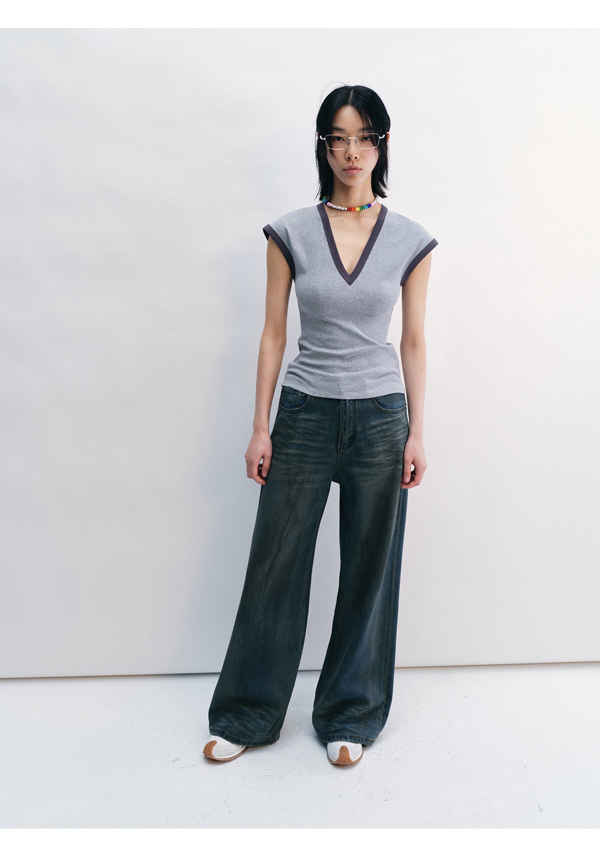 Contrast V-Neck Fit Tee