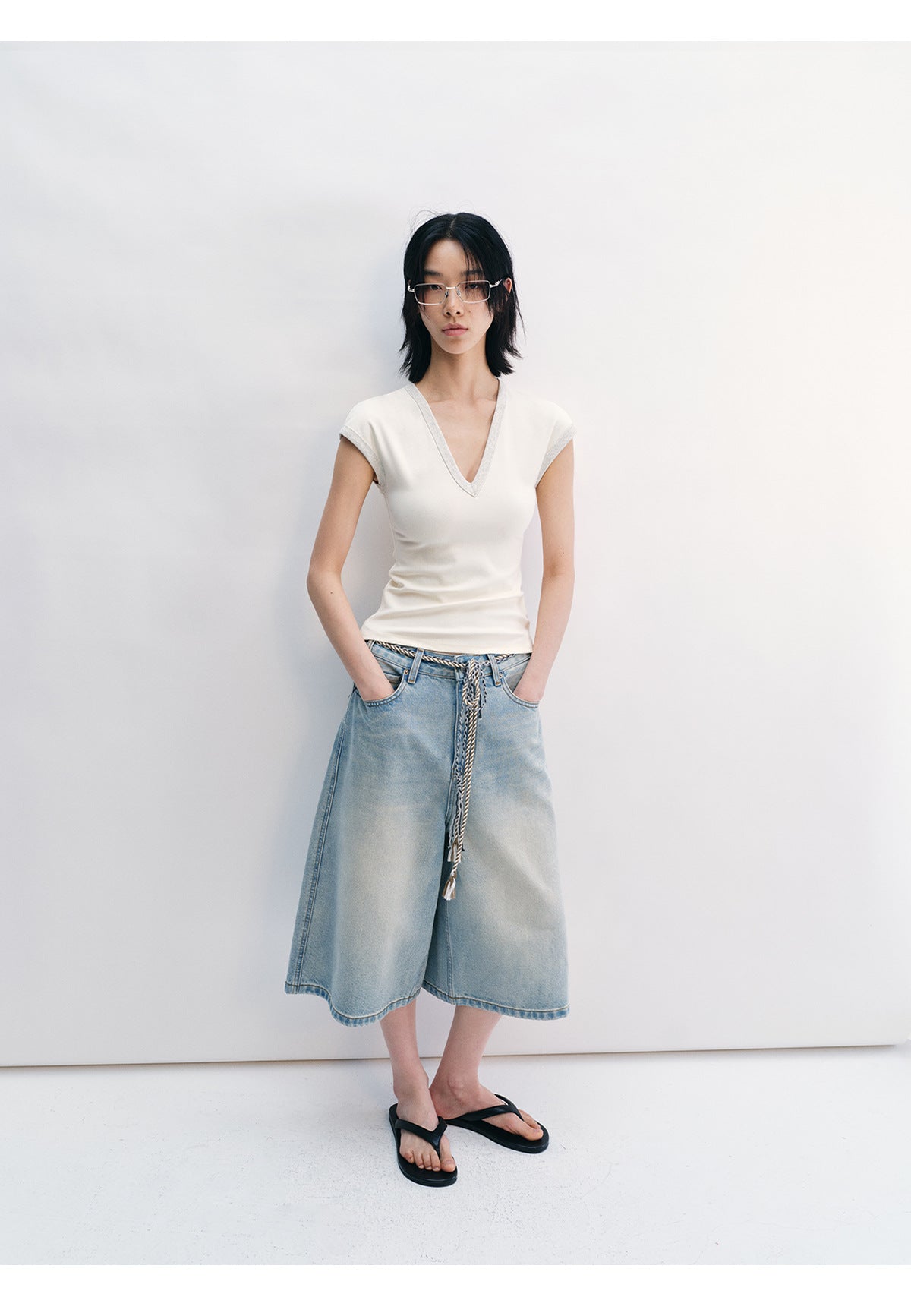 Contrast V-Neck Fit Tee