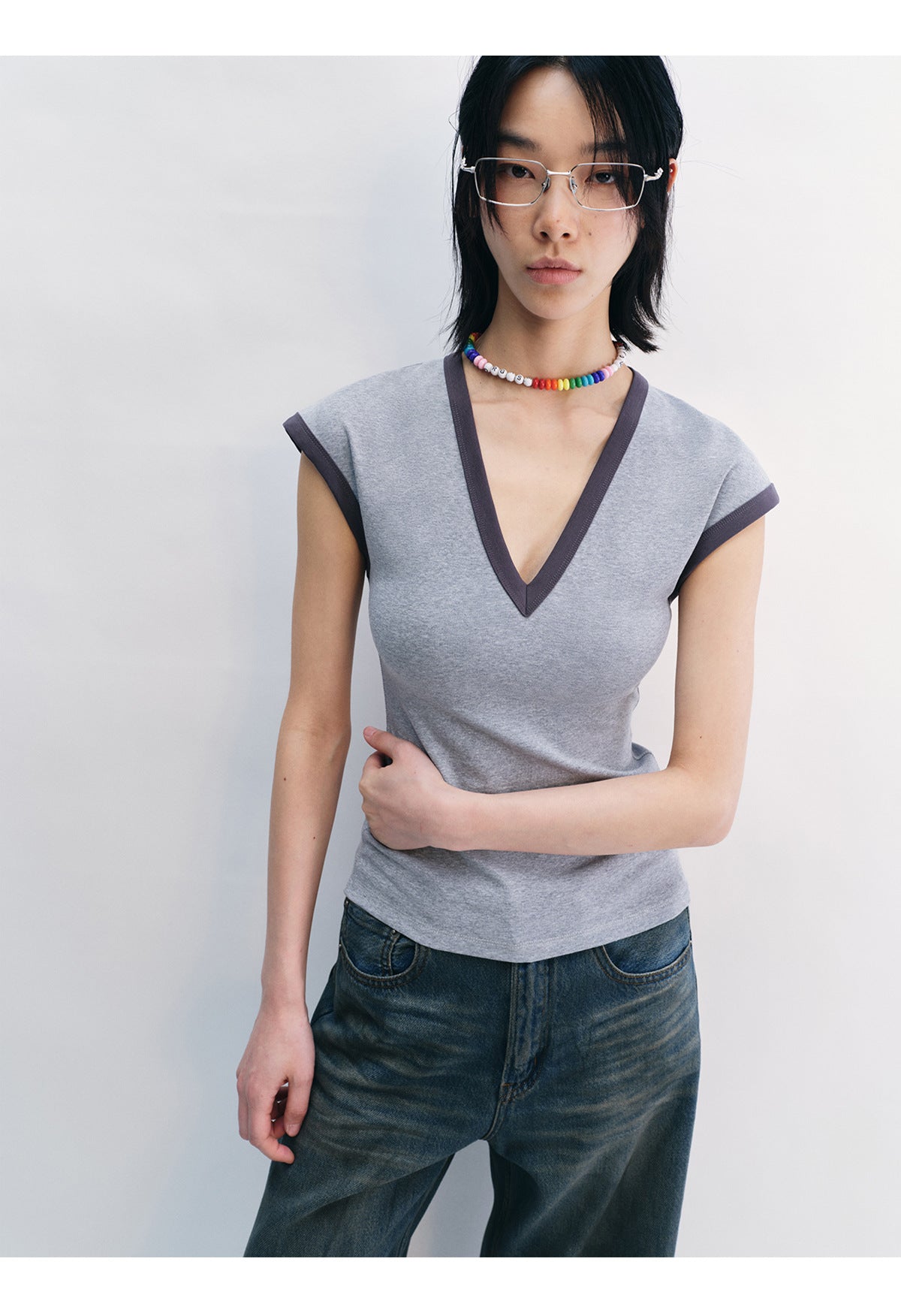 Contrast V-Neck Fit Tee