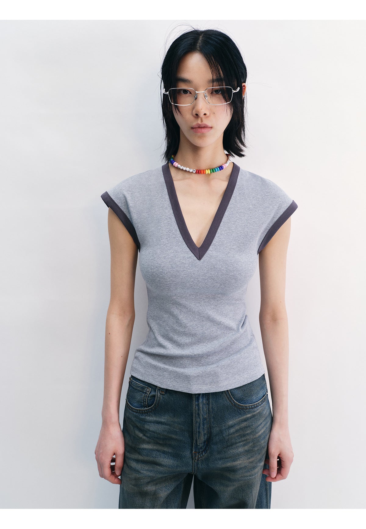 Contrast V-Neck Fit Tee