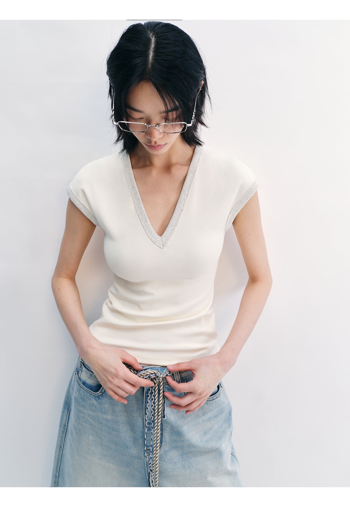 Contrast V-Neck Fit Tee