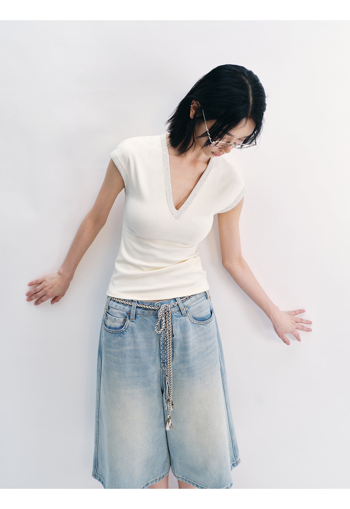 Contrast V-Neck Fit Tee