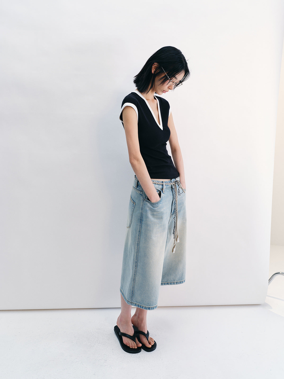 Contrast V-Neck Fit Tee