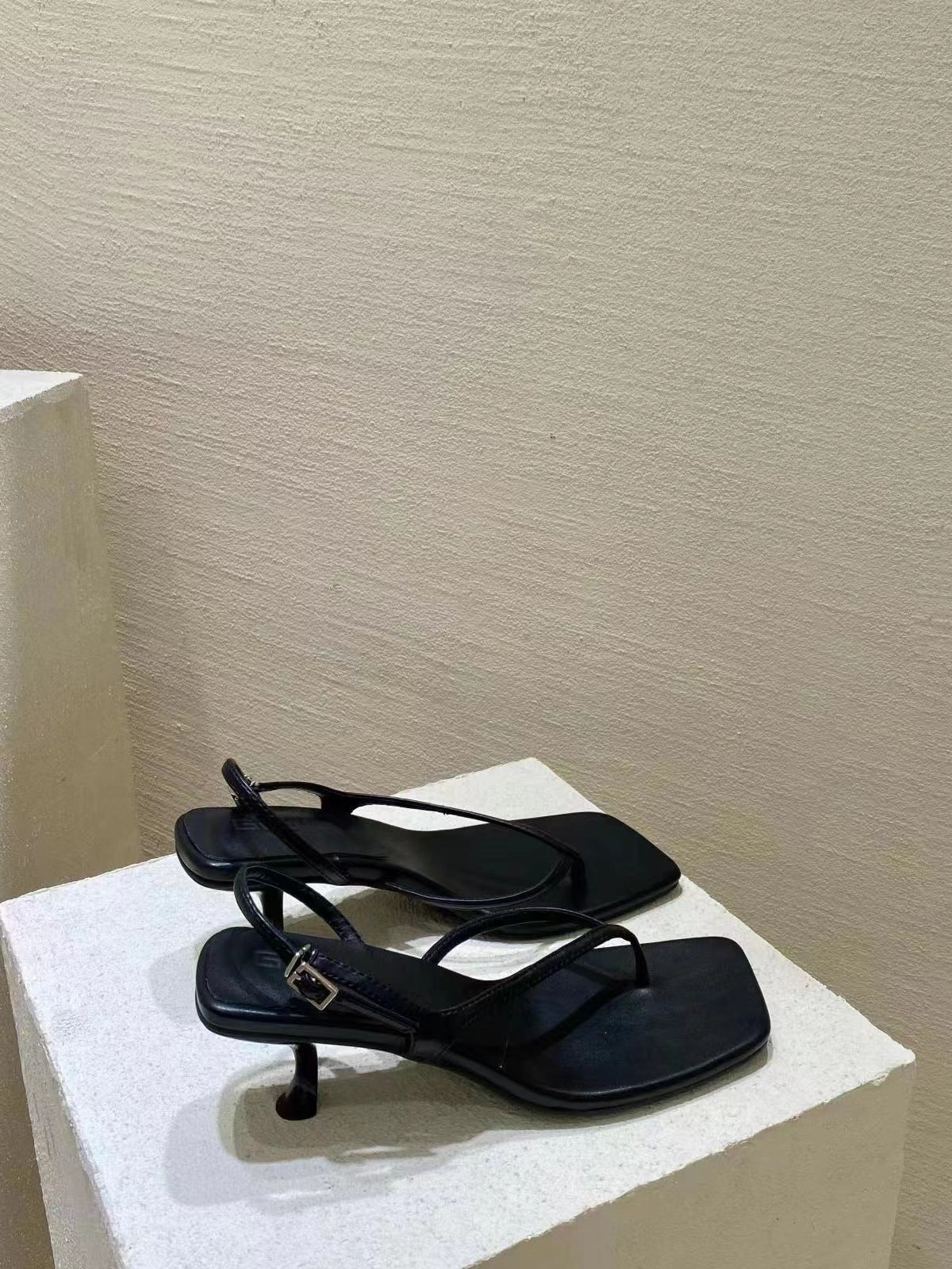 Thong sandals