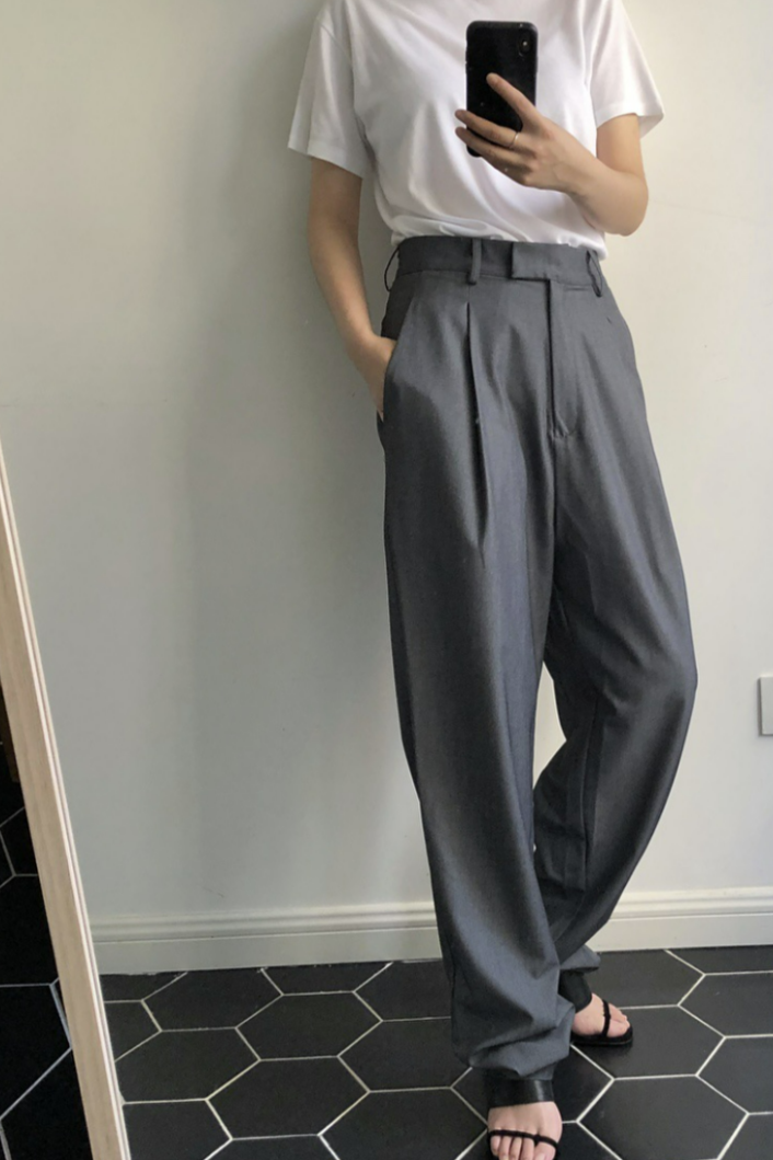 灰色修身褲子