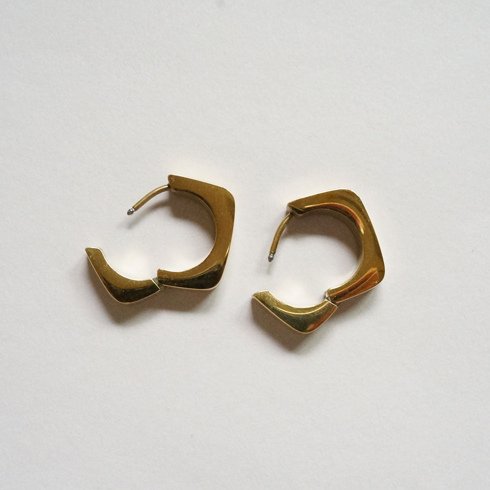 Square pierce (immediate delivery)