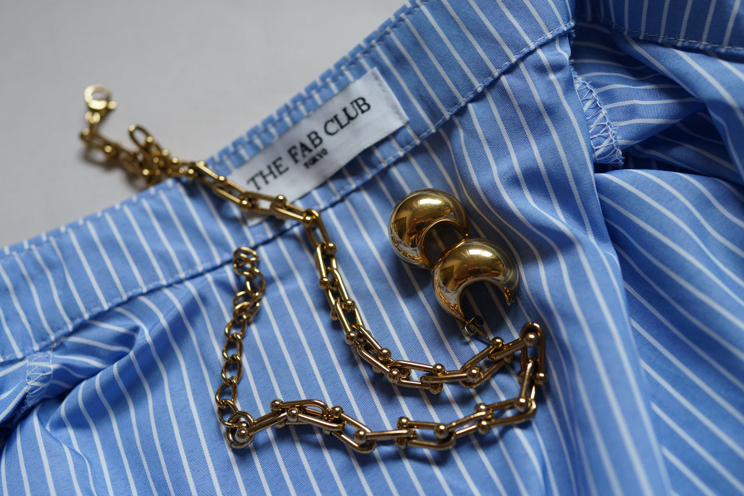 The uniform necklace