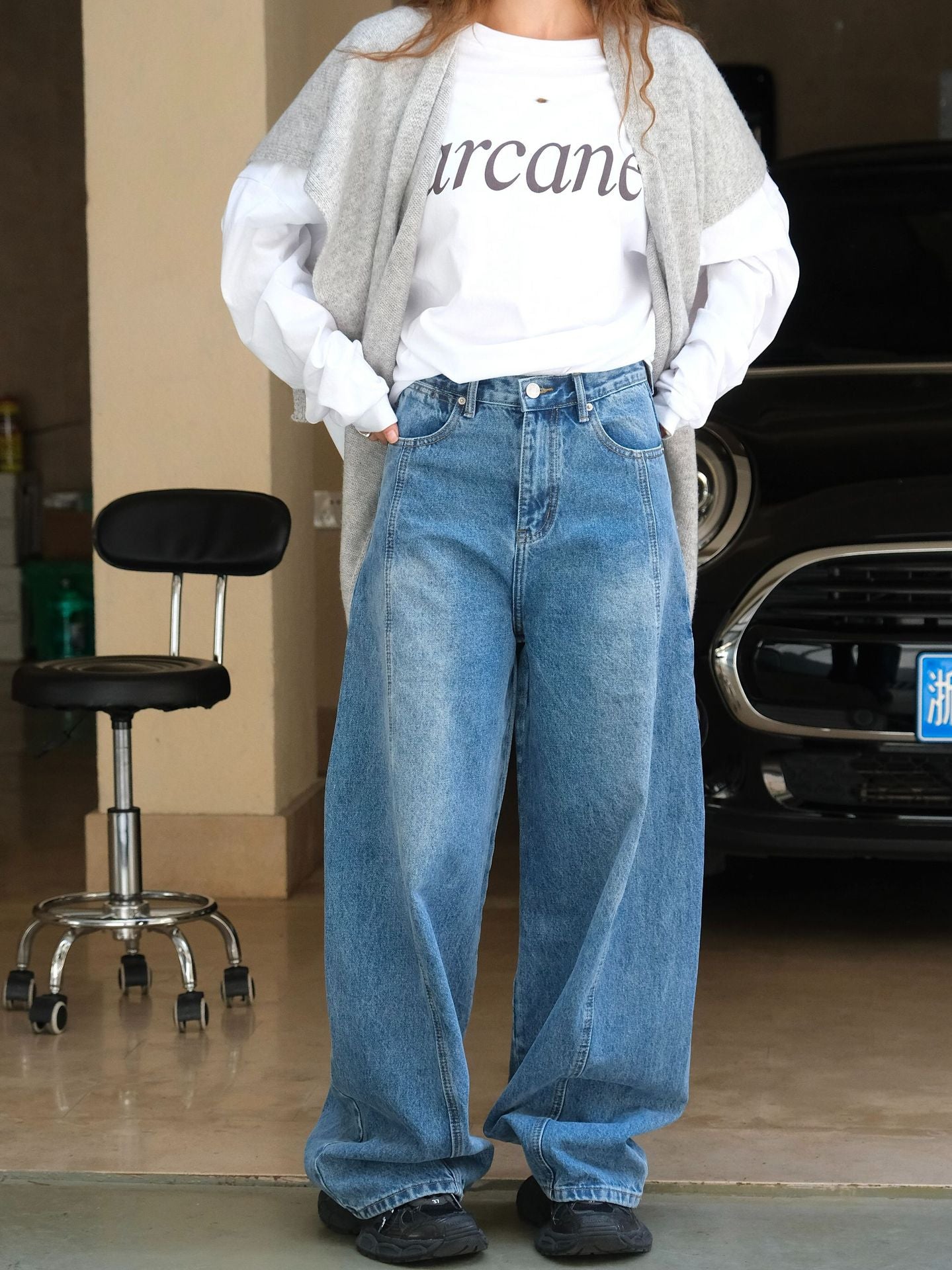 Wide line jean