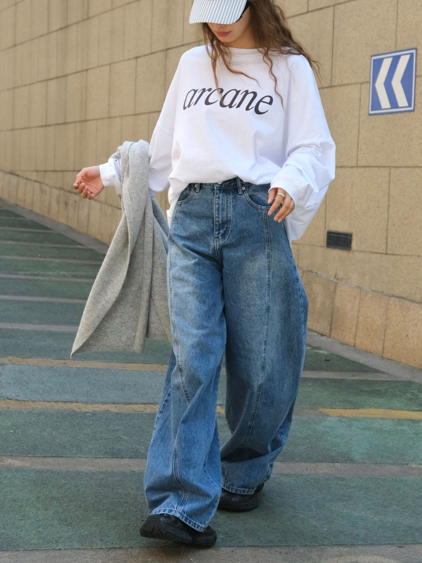 Wide line jean