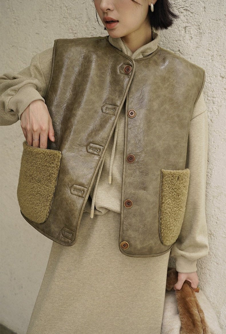 Reversible sleeveless jacket