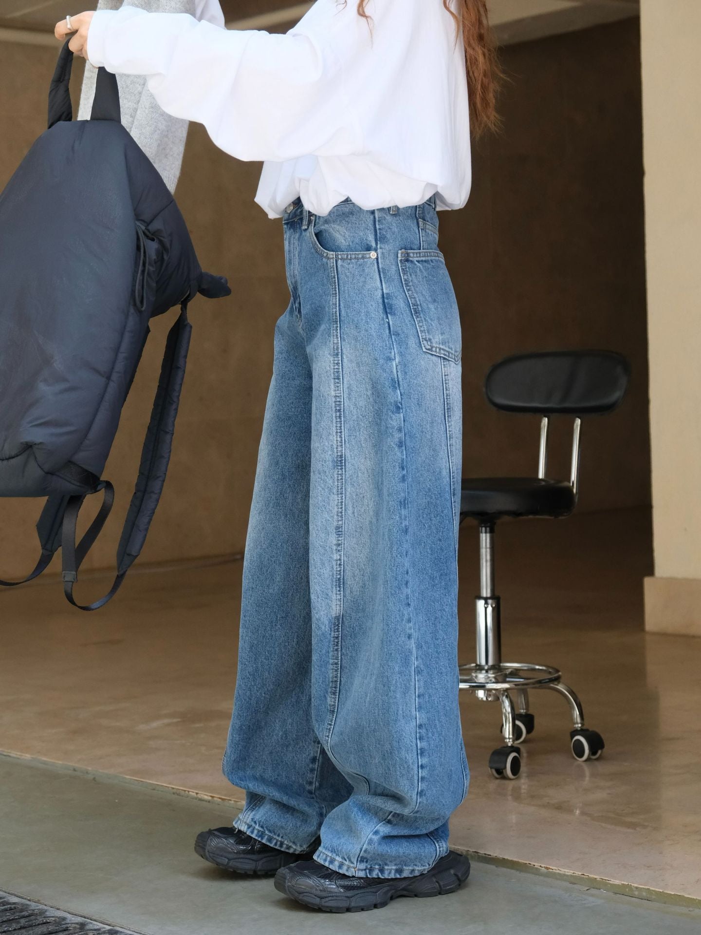 Wide line jean
