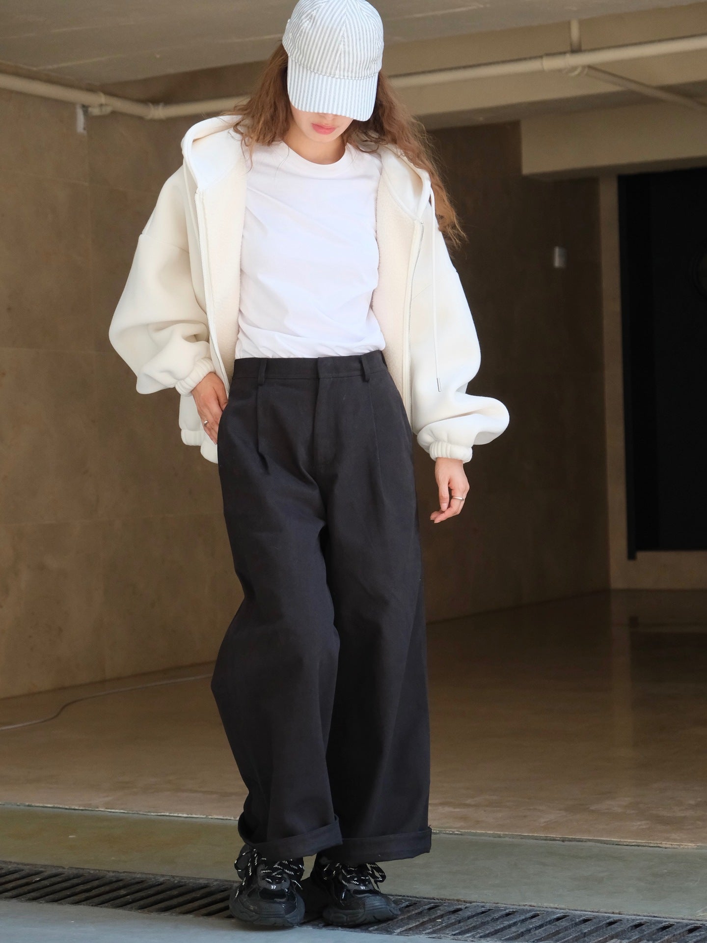 Wide cotton trouser