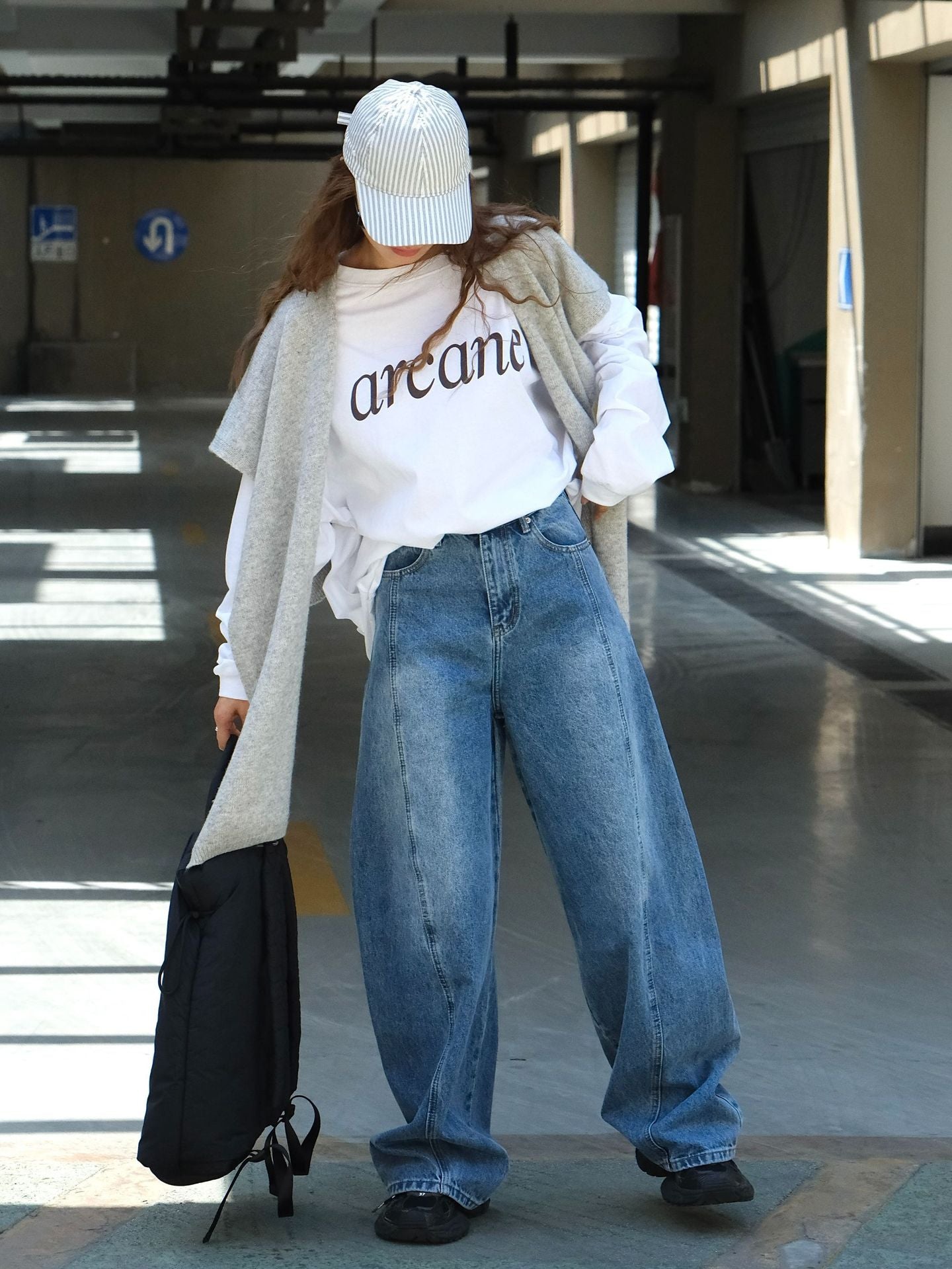 Wide line jean