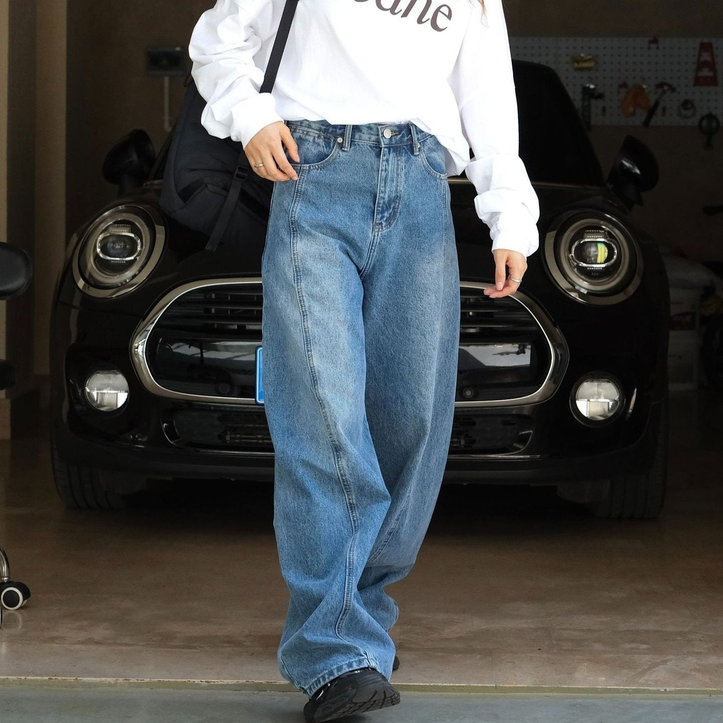 Wide line jean