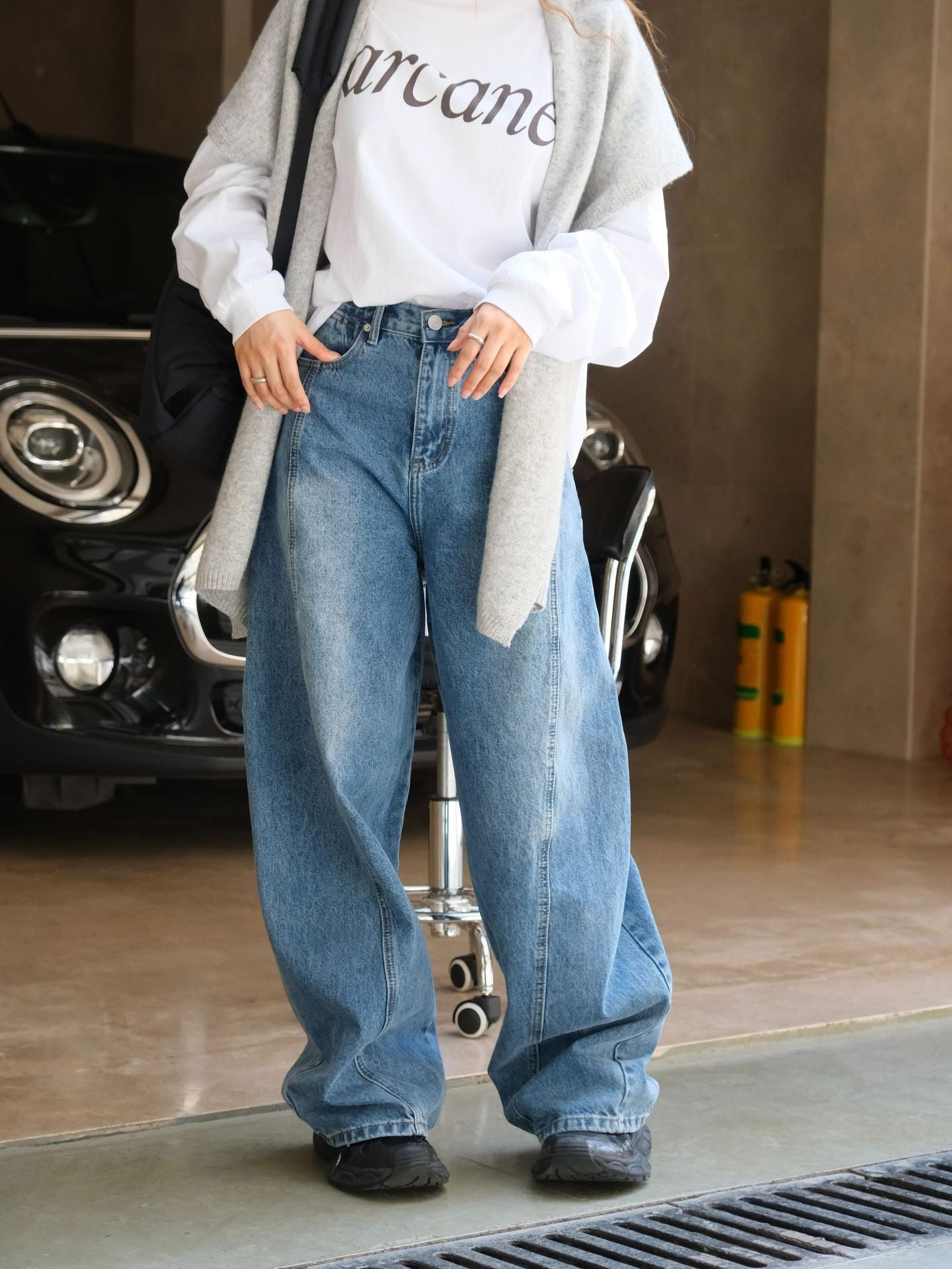 Wide line jean