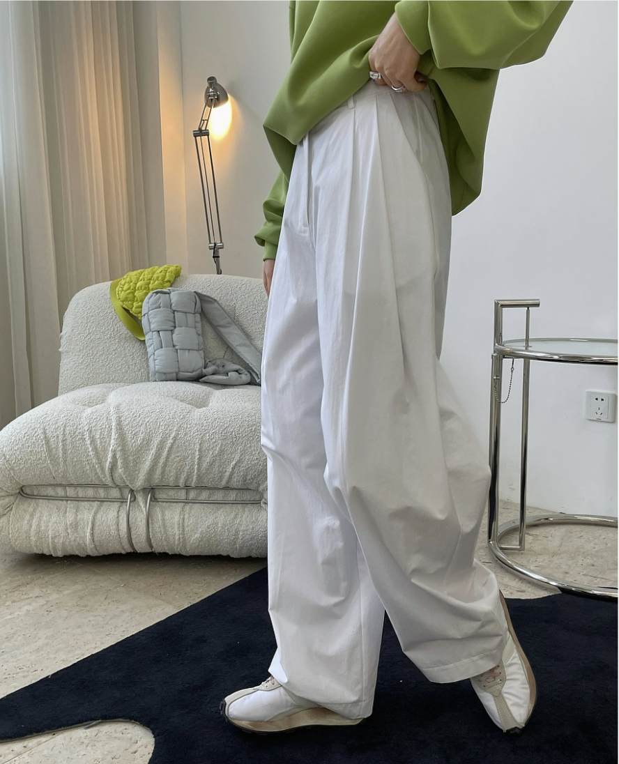 Wide tuck trouser