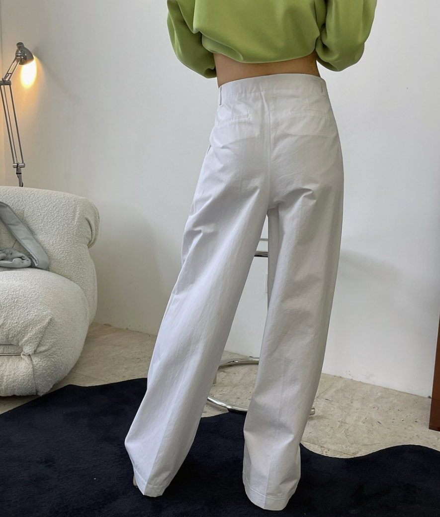 Wide tuck trouser