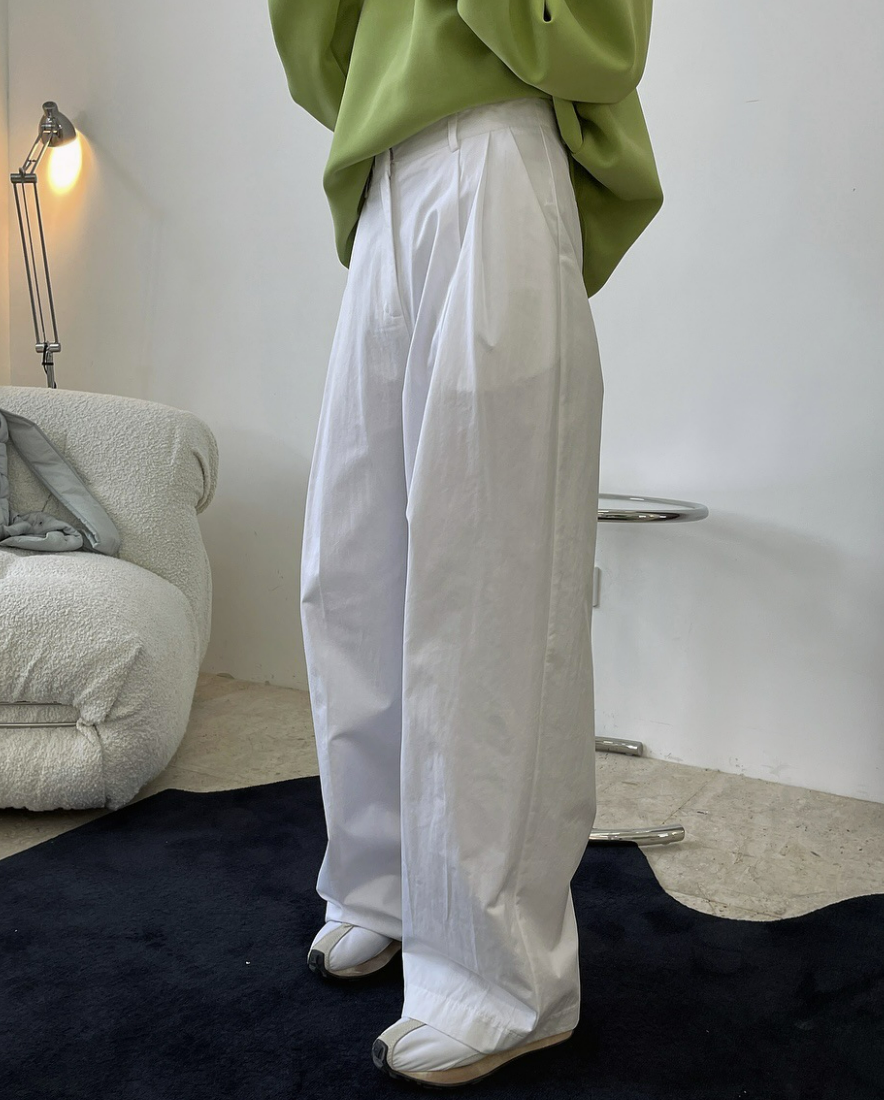 Wide tuck trouser