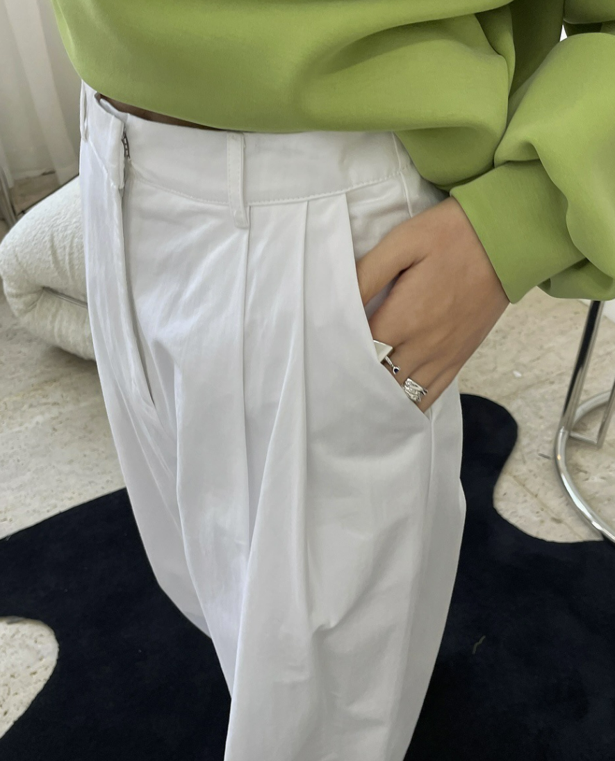 Wide tuck trouser