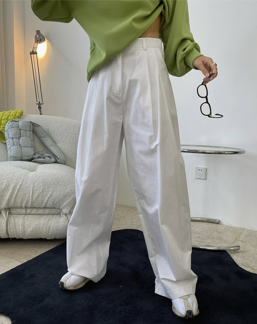 Wide tuck trouser