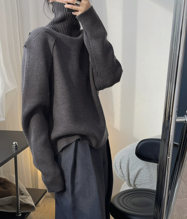 Big silhouette high neck sweater