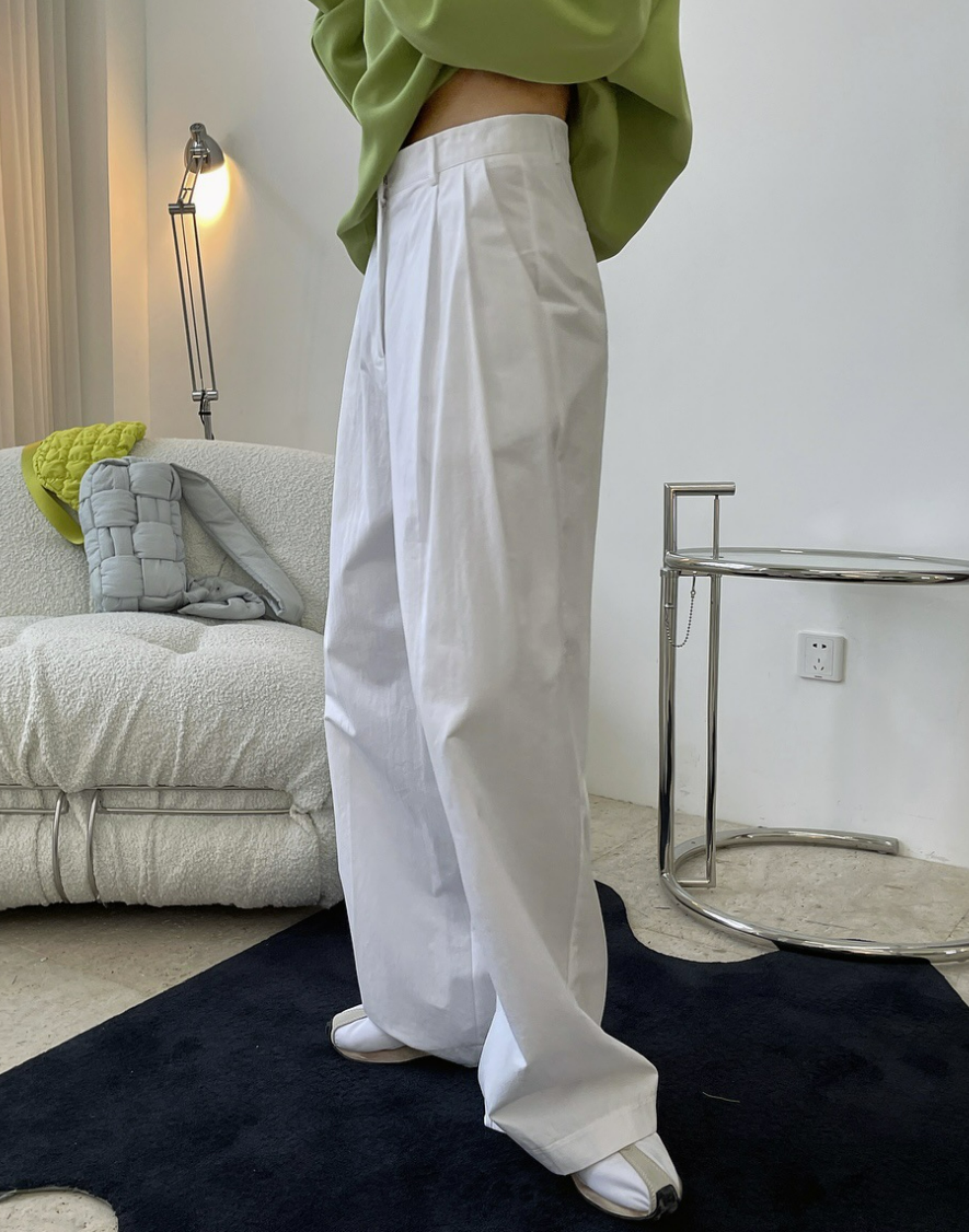 Wide tuck trouser