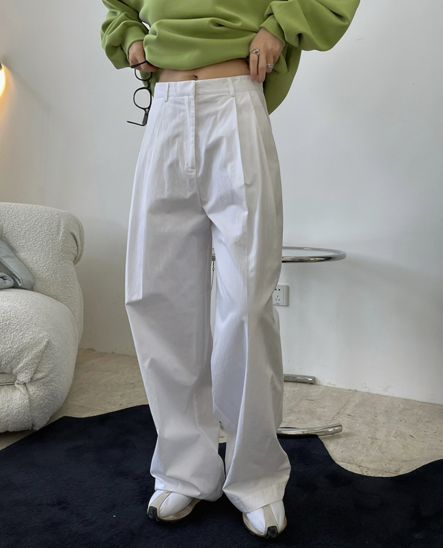 Wide tuck trouser