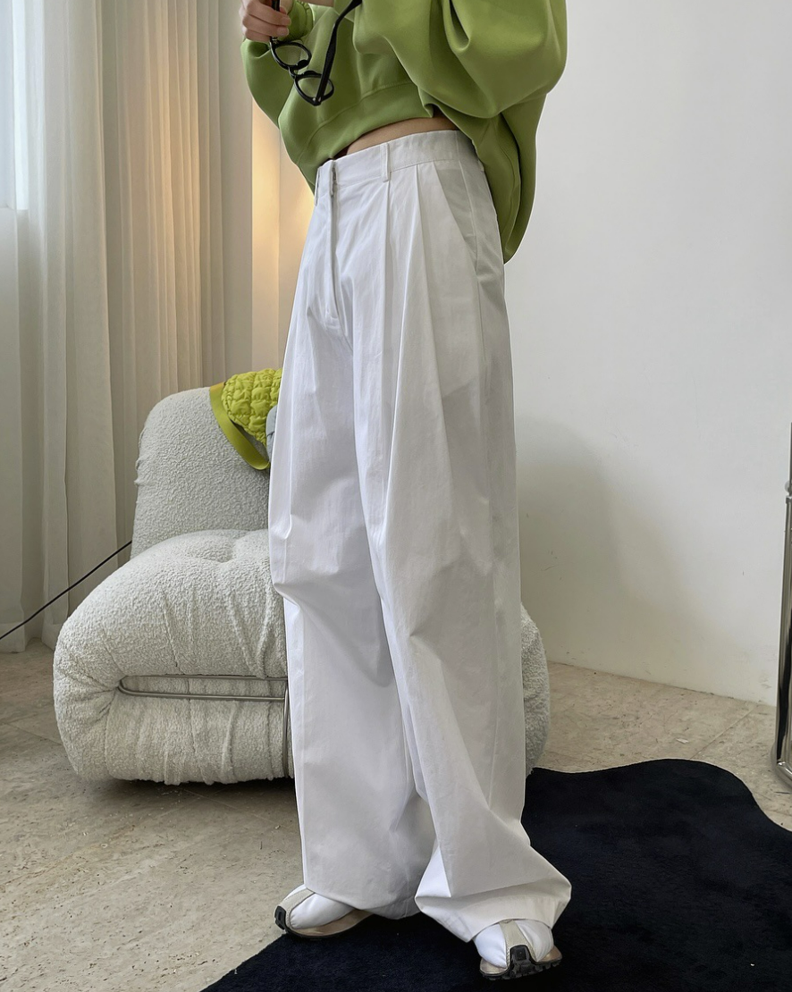 Wide tuck trouser