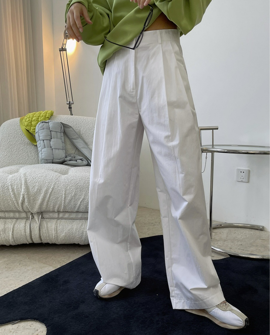 Wide tuck trouser