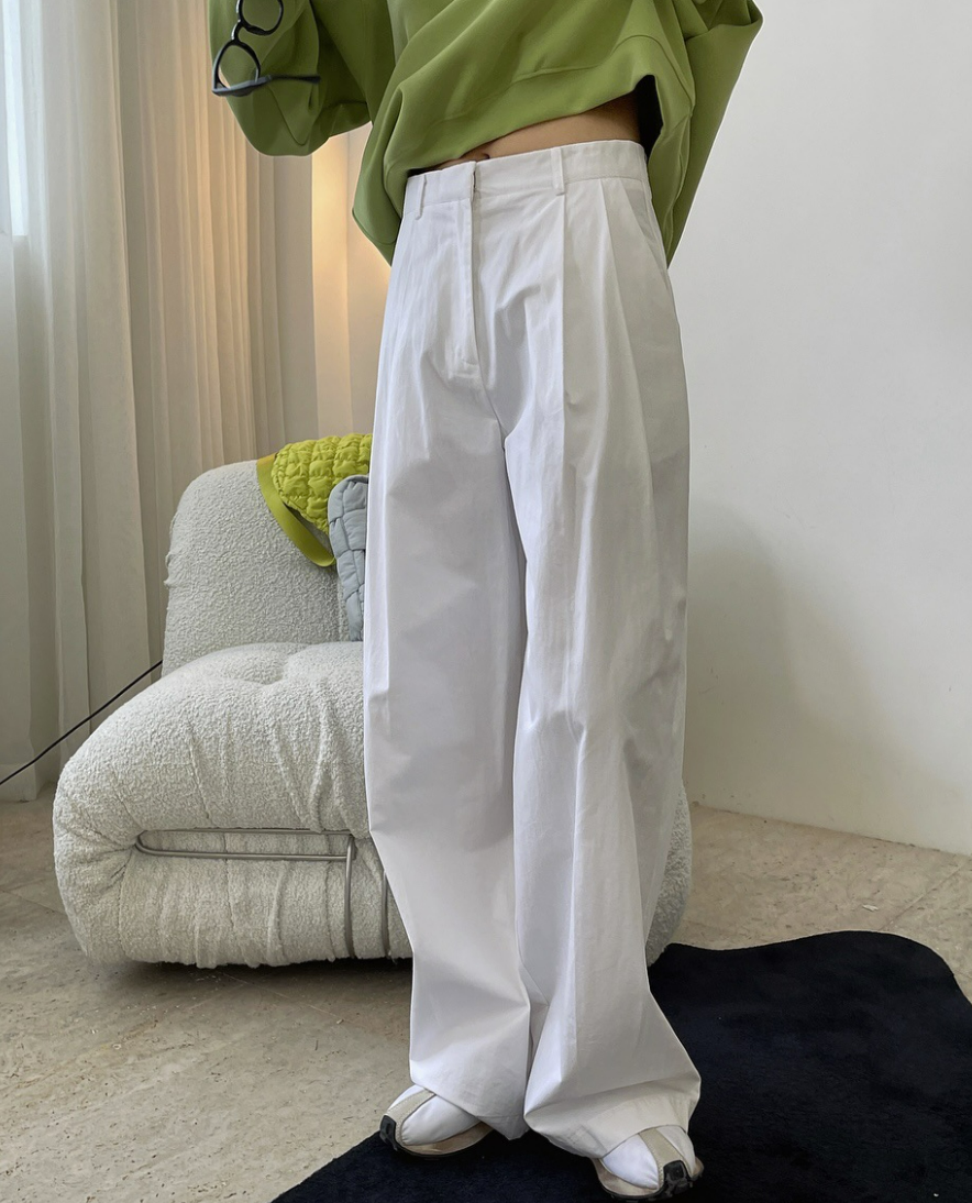 Wide tuck trouser