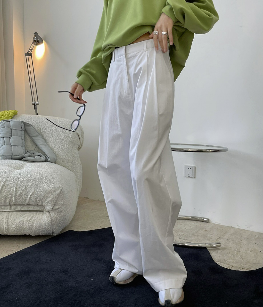 Wide tuck trouser