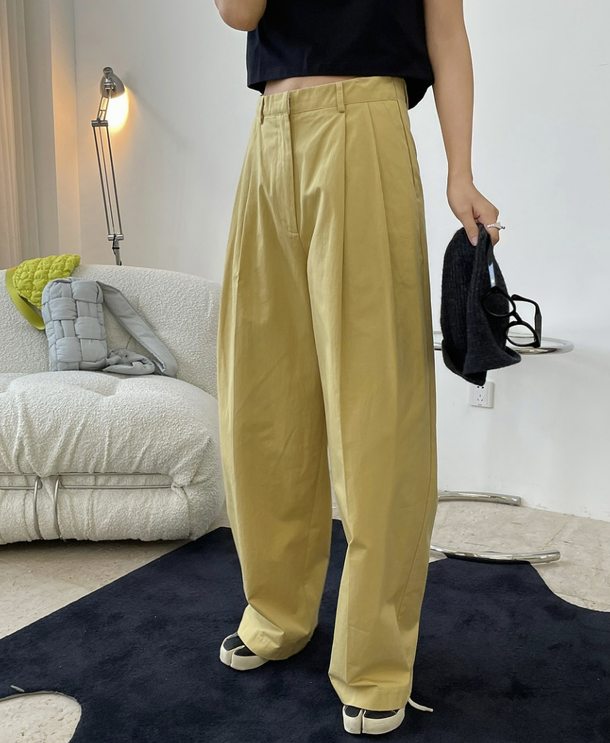 Wide tuck trouser