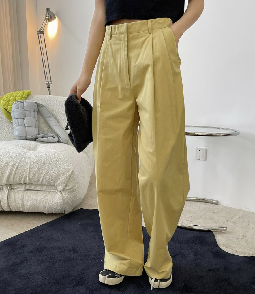 Wide tuck trouser