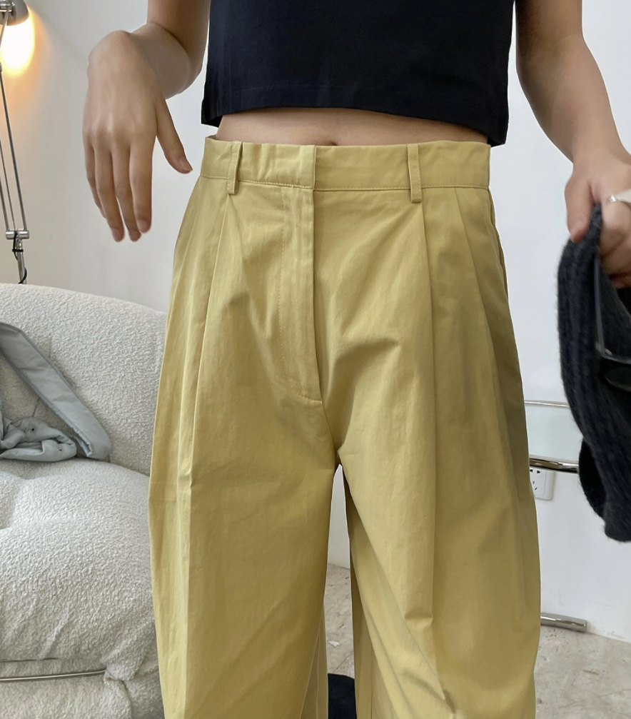 Wide tuck trouser