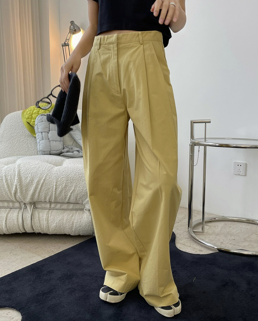 Wide tuck trouser