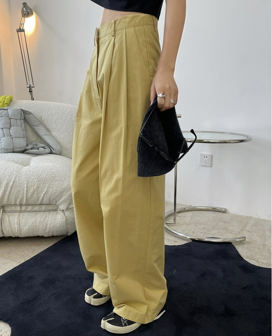 Wide tuck trouser