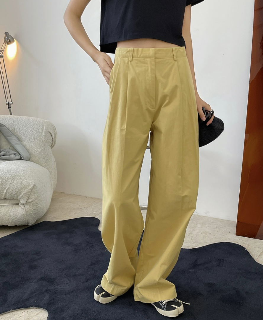 Wide tuck trouser