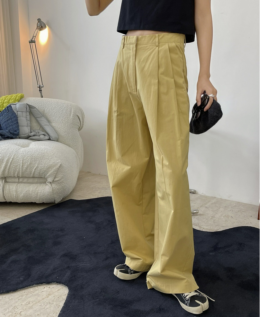 Wide tuck trouser