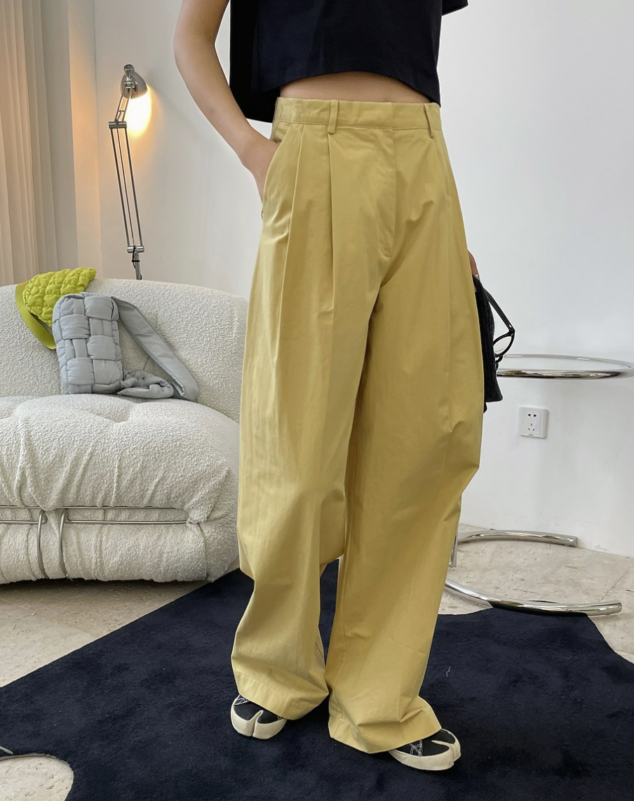Wide tuck trouser