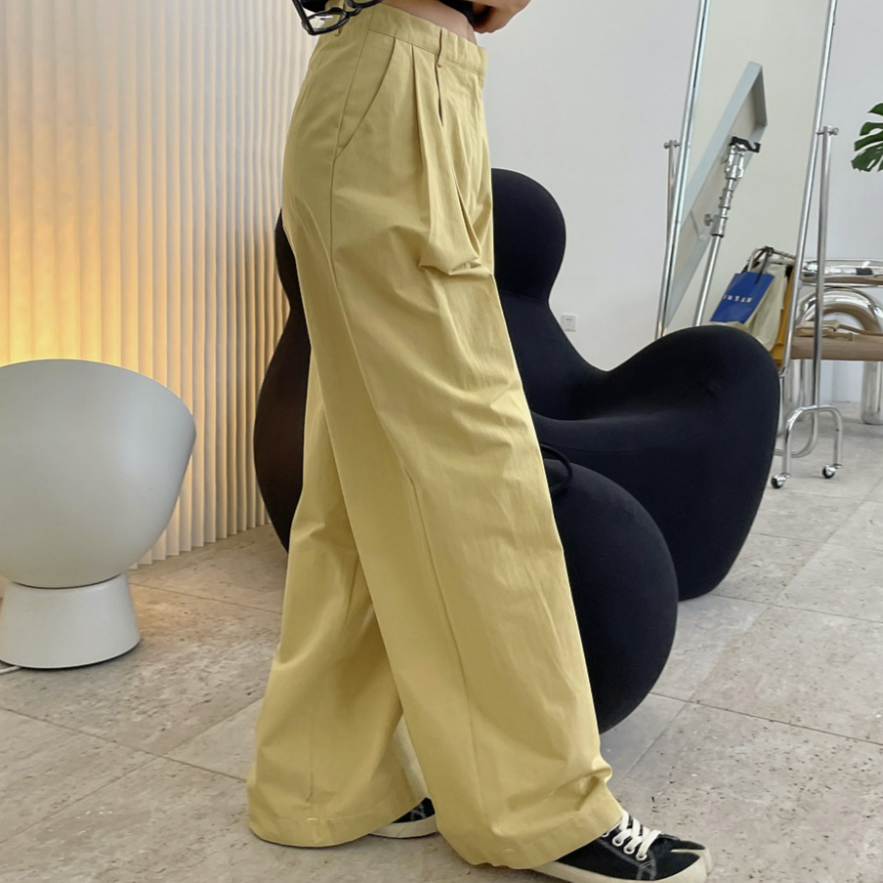 Wide tuck trouser