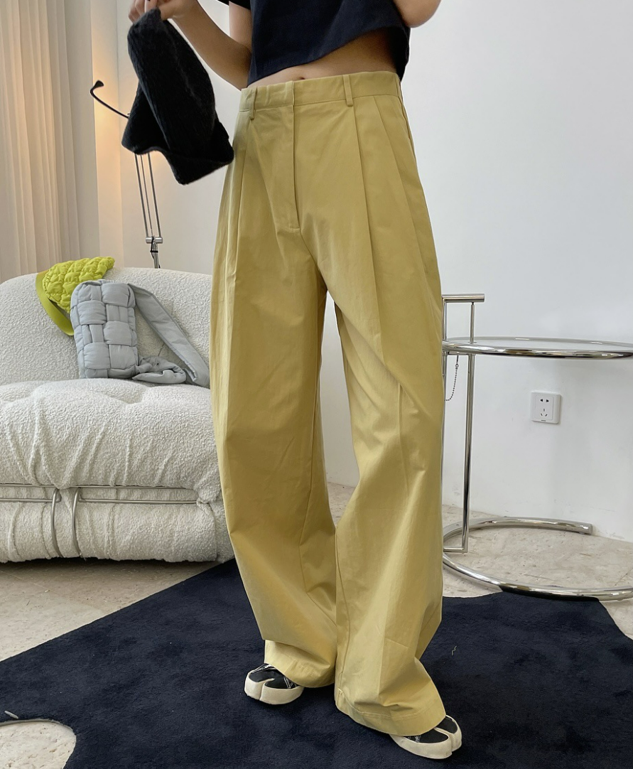 Wide tuck trouser
