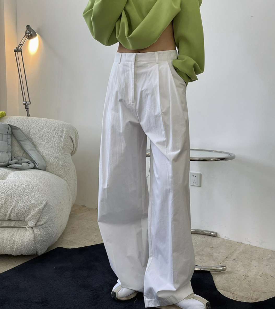 Wide tuck trouser