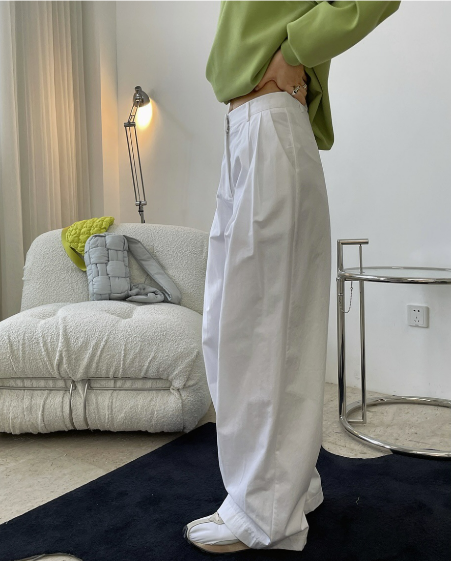 Wide tuck trouser
