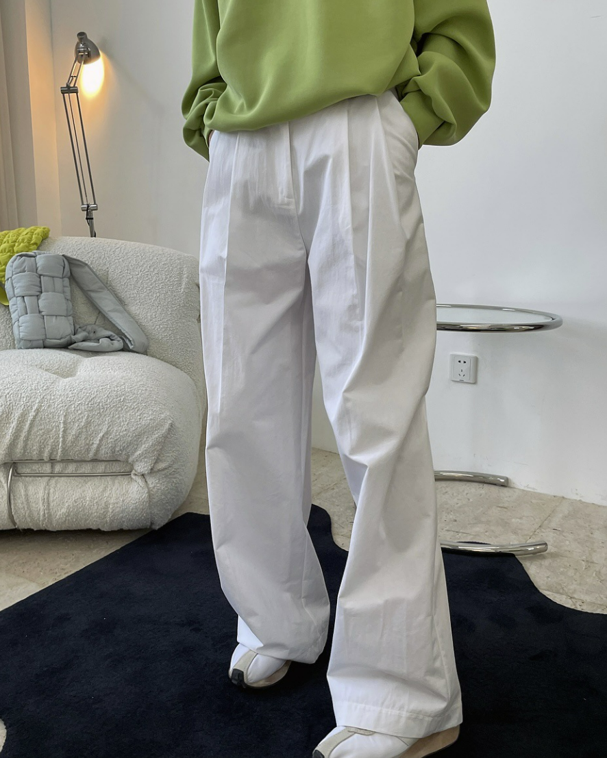 Wide tuck trouser